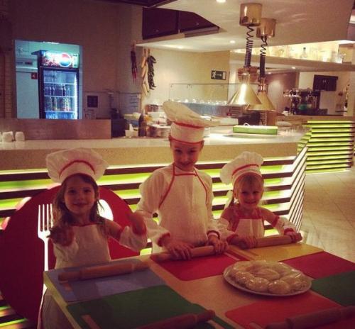 8 ресторанов Москвы, в которых аниматоры будут развлекать вашего ребенка, а вы будете отдыхать от городской суеты. 05