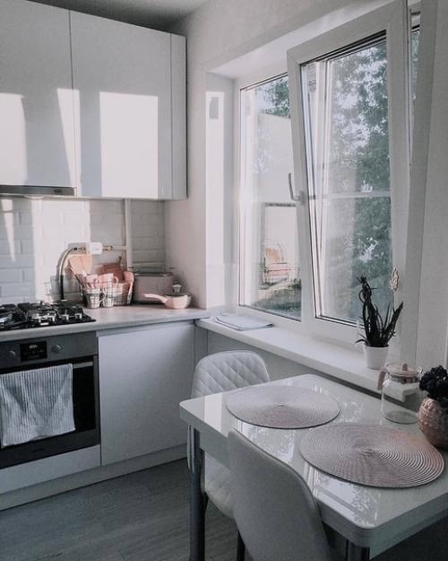 Светлая компактная кухня, 6 кв. 01