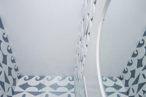 Компания Point Supreme представила интерьер квартиры Nadja Apartment в Афинах, Греция. 05