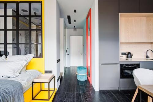 Минимализм с яркими акцентами в апартаментах на фабрике Большевик ч. 1. 03