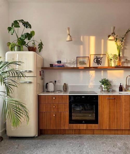 Просторная кухня - гостиная с открытым балконом. 01