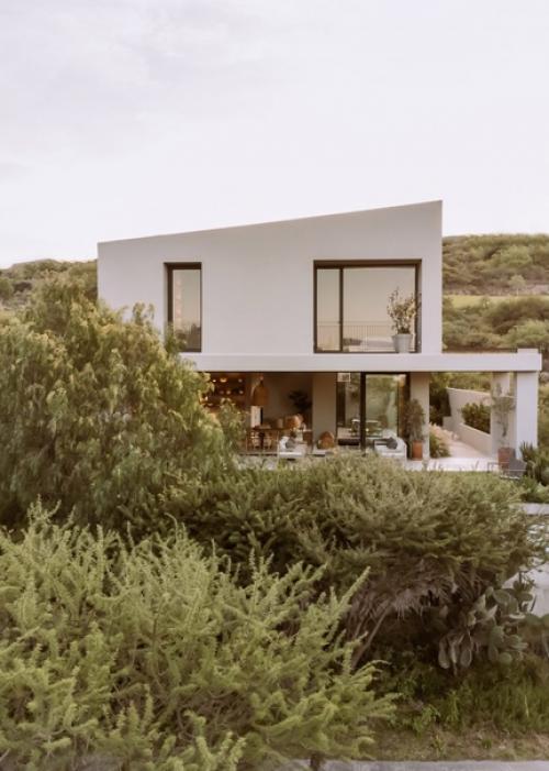 Ромеро де ла мора создал утопленную гостиную в просторном доме в мехико. 06 Ромеро де ла мора создал утопленную гостиную в просторном доме в мехико. 06