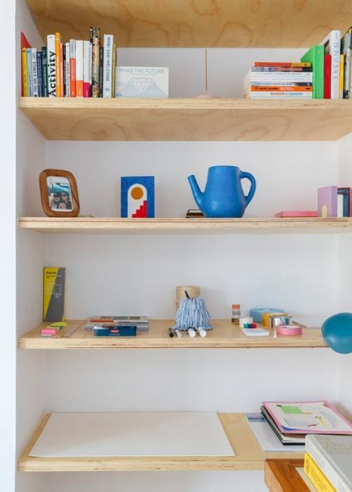 Уникальный белый дом с красочным декором. 03