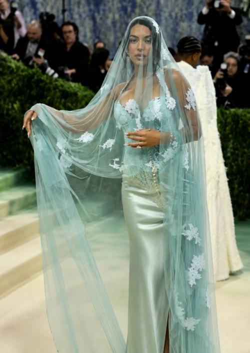 Образ Джорджины Родригес на Met Gala обсуждают не только потому, что он красивый. 

