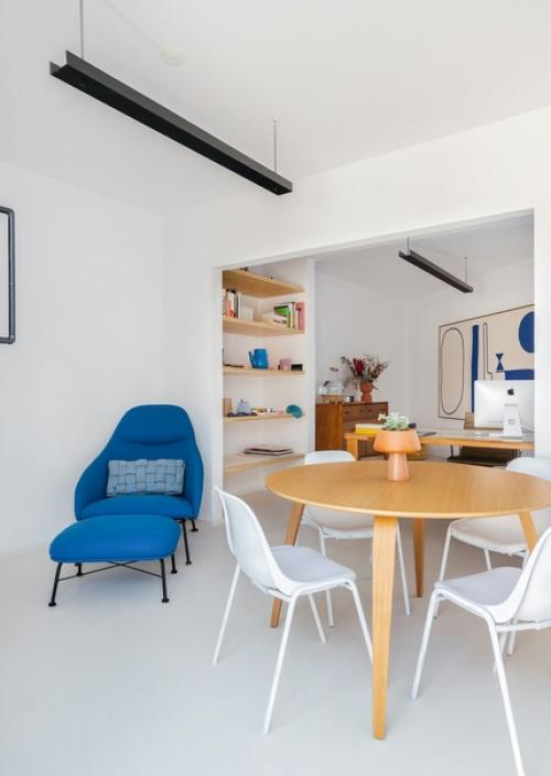 Уникальный белый дом с красочным декором. 02