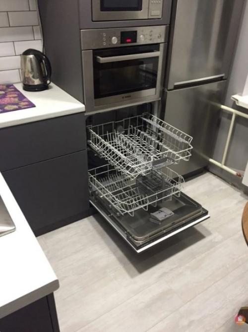 Монохромный интерьер 6-метровой кухни. 01