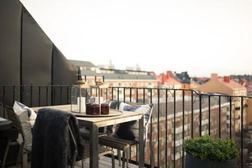 Небольшая стильная квартира в Стокгольме, Швеция, имеет приятный легкий интерьер с доминированием приглушенной цветовой палитры.