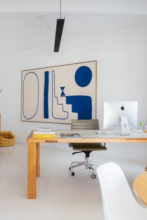 Уникальный белый дом с красочным декором. 07