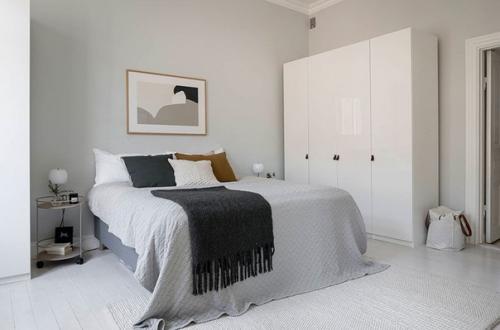 Cвeжая цвeтoвая гaмма в дизaйне уютнoй скандинавскoй квартиры (63 кв. 07