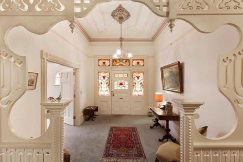 Австралия сохранила богатое наследие прекрасной эпохи - дома в стиле модерн, в которых можно обнаружить подлинные интерьеры. 01