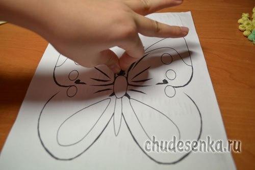 Аппликация из скрученных салфеток Бабочка. 06