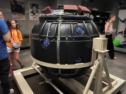 Вчера сходили с сыном в павильон атом на ВДНХ. 03