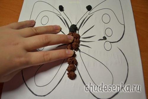 Аппликация из скрученных салфеток Бабочка. 07