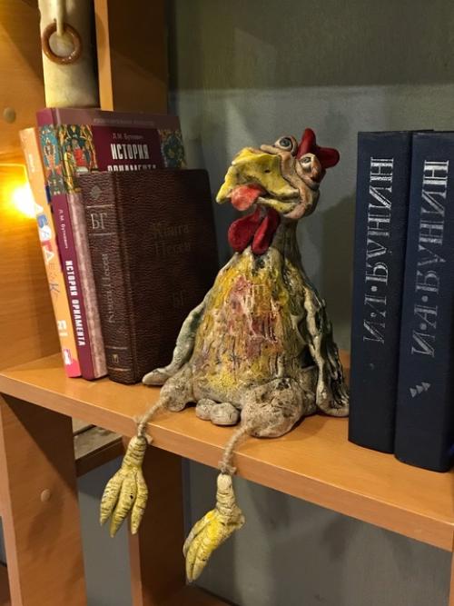 Памагите!  Кукареку!   В том случае, если что - это кричит петух, задавленный книгами со всех сторон. 03