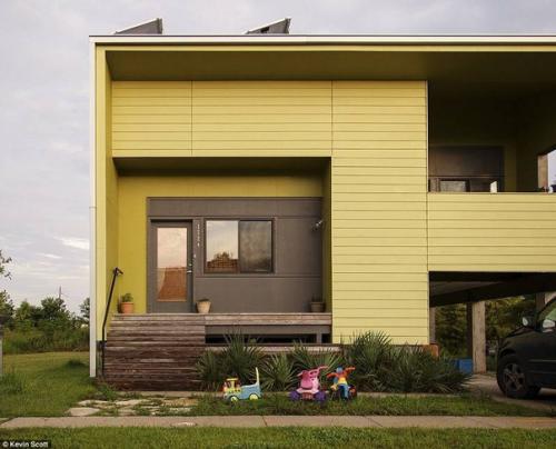 Брэд питт построил 109 домов для жителей нового Орлеана, пострадавших от урагана Катрина. 07