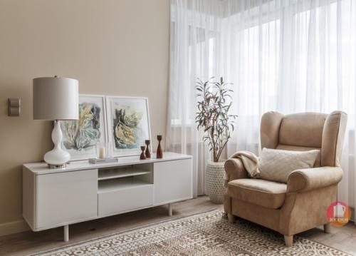 Интерьер кухни - гостиной в нежной пастельной цветовой гамме. 03