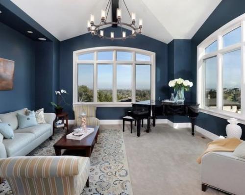 Сегодня мы расскажем о нескольких приемах для удачного выбора цвета стен в гостиной. 01