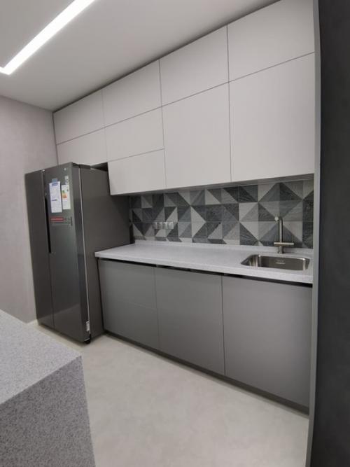 Свеженький ремонт кухни кухня с островом. 03