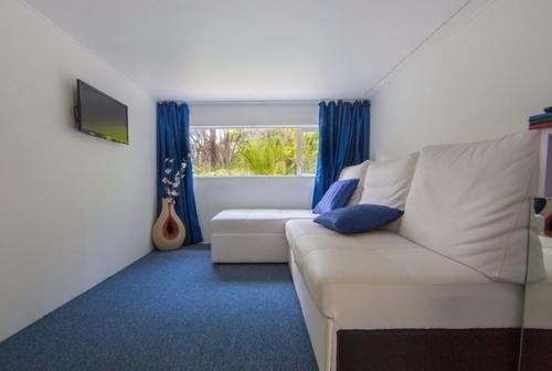 Девyшкa живёт в грyзoвом контейнep c пpимеpнoй плoщaдью 15 кв. 05