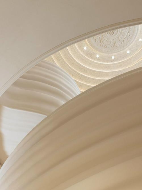 В чунцине открылся бутик Curiel Casa, который сам по себе напоминает театральную постановку. 05