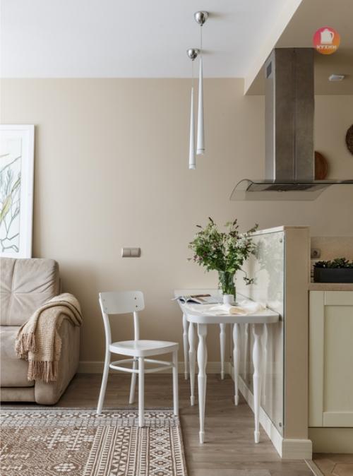 Интерьер кухни - гостиной в нежной пастельной цветовой гамме. 05