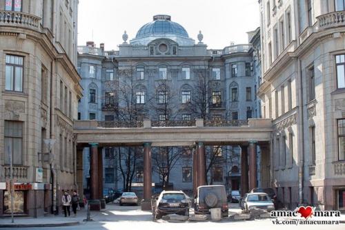 Петербургские дома с именами. 01