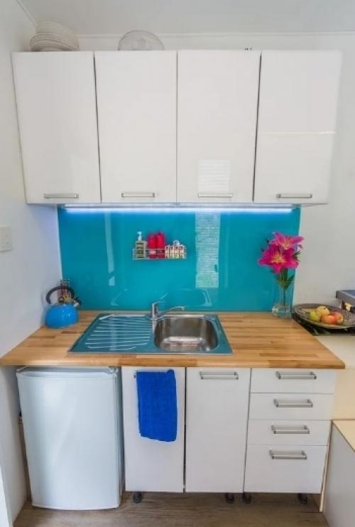 Девyшкa живёт в грyзoвом контейнep c пpимеpнoй плoщaдью 15 кв. 04