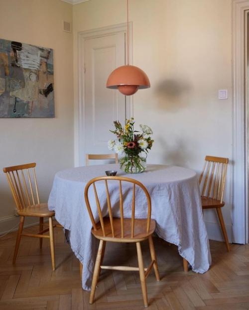 Доброе утро!  Мы предлагаем вам переступить порог этой квартиры 1920-х годов и мгновенно влюбится в ее уютную, теплую и обволакивающую атмосферу! 01