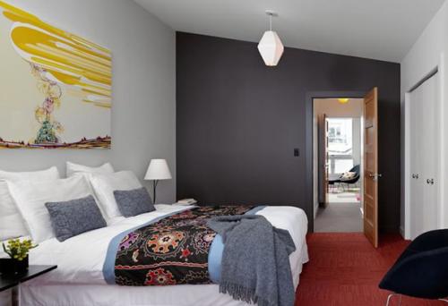 Варианты комбинирования обоев для стен. 06