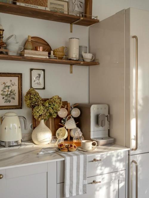 А вот и новая кухня Адрианы зелинска, интерьер которой вы так любите. 02