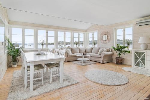 Очаровательный шведский домик, расположенный на берегу живописного озера. 06