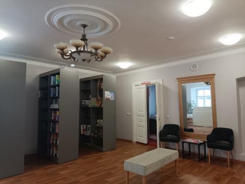 Мирмоимиглазами счастьевмелочах. Когда мы в Енисейске поехали в краеведческий музей, то припарковали авто во дворе напротив. 05