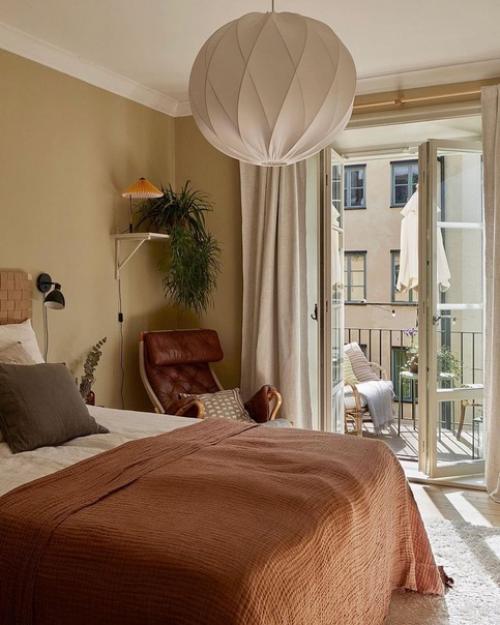 Доброе утро!  Мы предлагаем вам переступить порог этой квартиры 1920-х годов и мгновенно влюбится в ее уютную, теплую и обволакивающую атмосферу! 03