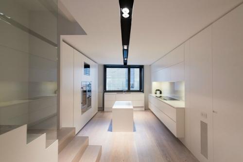 Студия дизайна и архитектуры ph5 Design представила обновленный интерьер двухэтажной квартиры в Барселоне, Испания, в 2013 году. 06