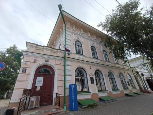 Мирмоимиглазами счастьевмелочах. Когда мы в Енисейске поехали в краеведческий музей, то припарковали авто во дворе напротив. 07