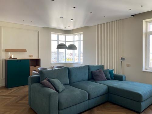 Фотоистория о том, как пустая бетонная коробка превращается в уютную квартиру. 06