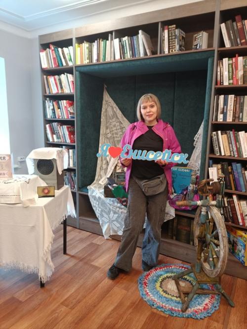 Мирмоимиглазами счастьевмелочах. Когда мы в Енисейске поехали в краеведческий музей, то припарковали авто во дворе напротив. 04