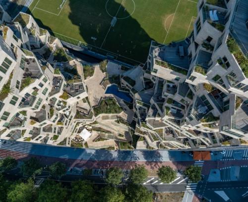 В Амстердаме открылся Скульптурный жилой комплекс Valley Towers. 06