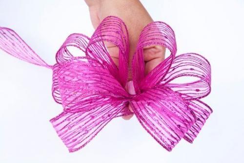 Как красиво завязать бант для подарка? 06