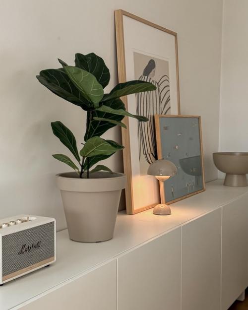 Этот современный стильный дом можно описать как простое и эстетичное пространство, где главными чертами являются спокойствие и естественность. 01