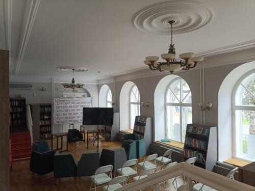 Мирмоимиглазами счастьевмелочах. Когда мы в Енисейске поехали в краеведческий музей, то припарковали авто во дворе напротив. 02