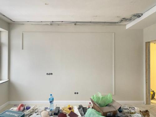 Фотоистория о том, как пустая бетонная коробка превращается в уютную квартиру. 04