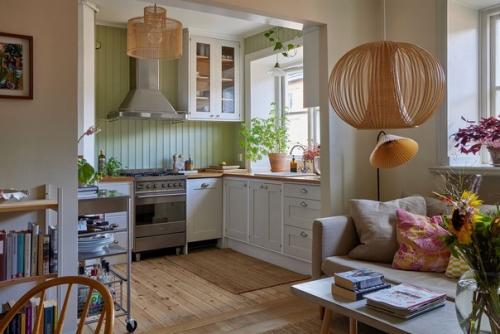 Доброе утро!  Мы предлагаем вам переступить порог этой квартиры 1920-х годов и мгновенно влюбится в ее уютную, теплую и обволакивающую атмосферу! 07