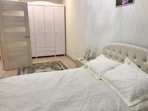 Родители подарили дочери - студентке квартиру. 04