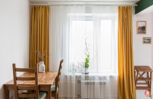 Современный скандинавский стиль в интерьере кухни, объединенной с гостиной. 08