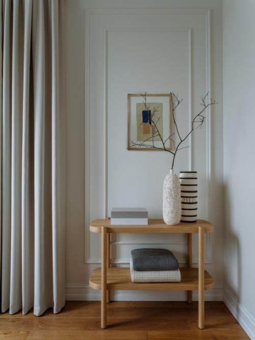 Элементы классического и скандинавского стиля гармонично сочетаются в проекте дизайнера Андрея Некрасова. 01