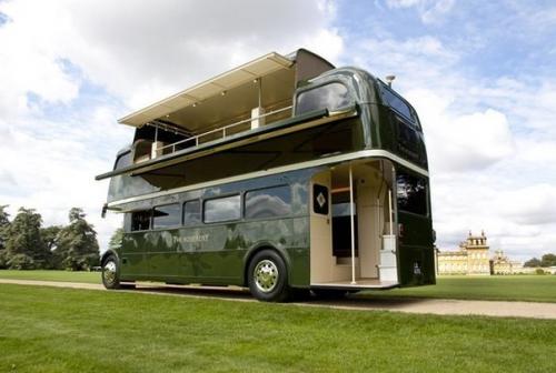 Старый автобус в ресторан превратился. 02