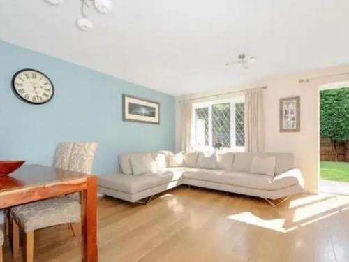 Дом из кино и его реальность: коттедж дурслей. 05