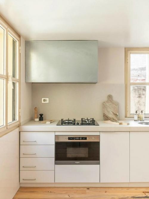 Старая квартира в Барселоне обрела новую жизнь в духе философии ваби - саби, где ценится красота несовершенного. 01