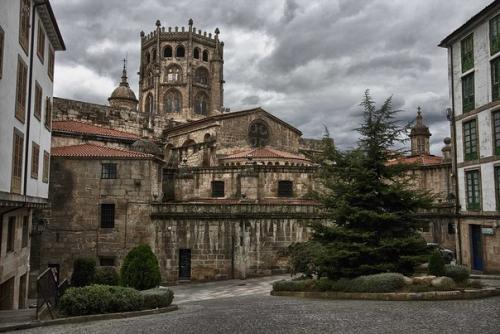 Город оренсе находится в самой глубине Испании, в той части страны, которая богата природными ресурсами. 01